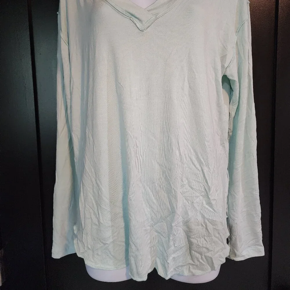 Lularoe Vicki Light Sage Green Top Sz L NWT - Picture 2 of 2